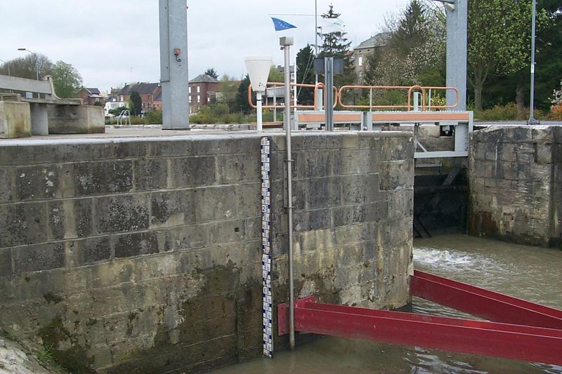 Fichier:Limnimetre de berlaimont.jpg