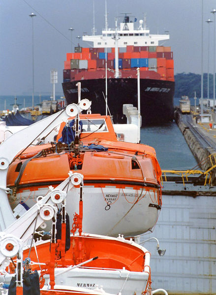 Fichier:Canal de panama multi135.jpg