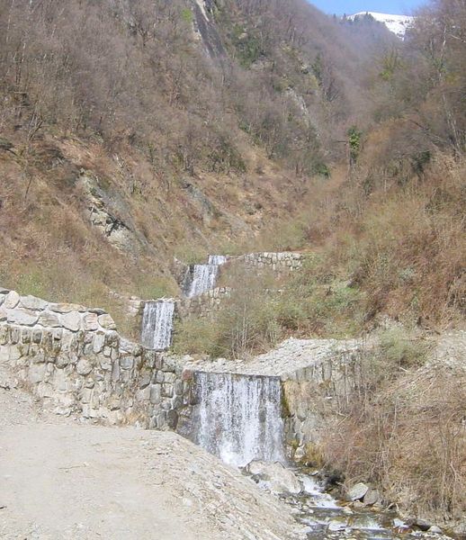 Fichier:Aujourd'hui - Les barrages atterris.jpg