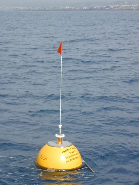 Fichier:Bouee datawell.jpg